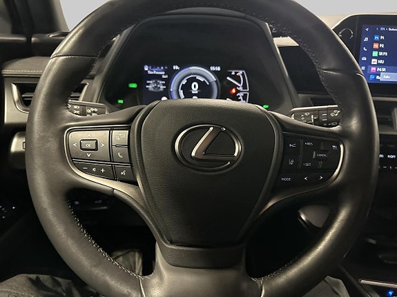 Lexus UX250h 19 of 24