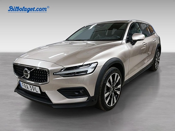 Volvo V60 Cross Country 2 of 5