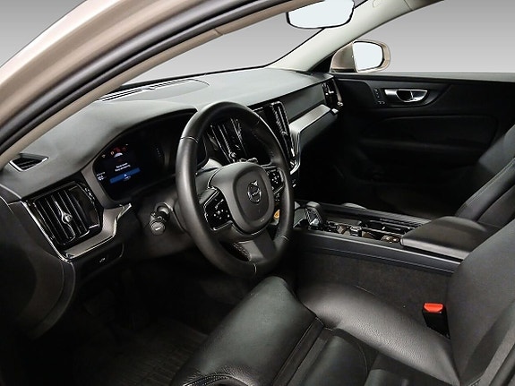 Volvo V60 Cross Country 8 of 13