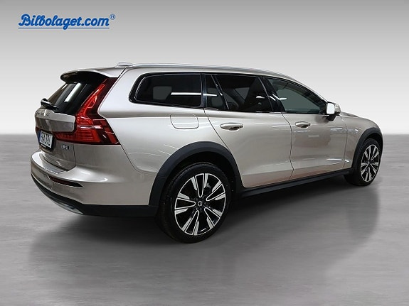Volvo V60 Cross Country 6 of 13