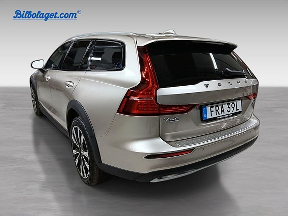 Volvo V60 Cross Country 3 of 5