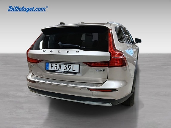 Volvo V60 Cross Country 7 of 13