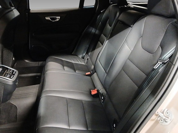 Volvo V60 Cross Country 11 of 13