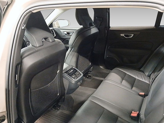 Volvo V60 Cross Country 10 of 13