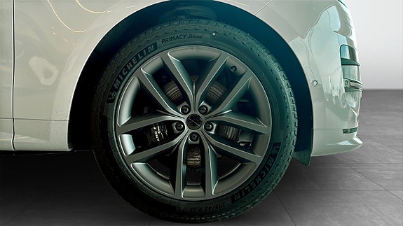 Land Rover Range Rover Sport 9 of 13