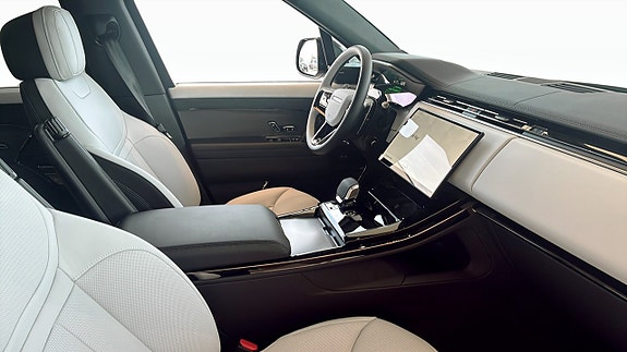 Land Rover Range Rover Sport 3 of 5