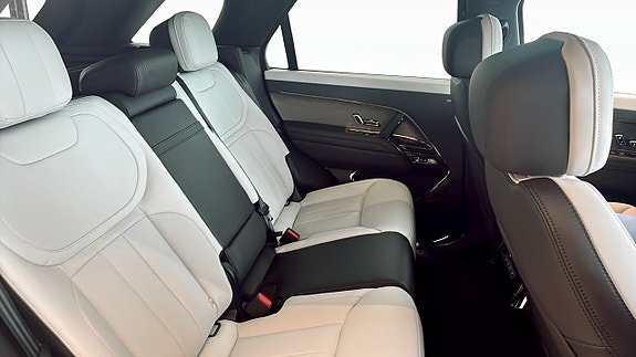 Land Rover Range Rover Sport 5 of 5