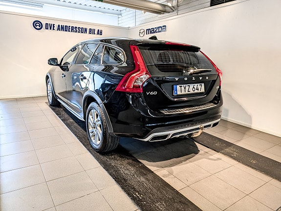 Volvo V60 Cross Country 3 of 5