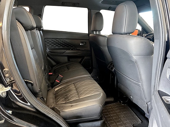Mitsubishi Outlander 13 of 17