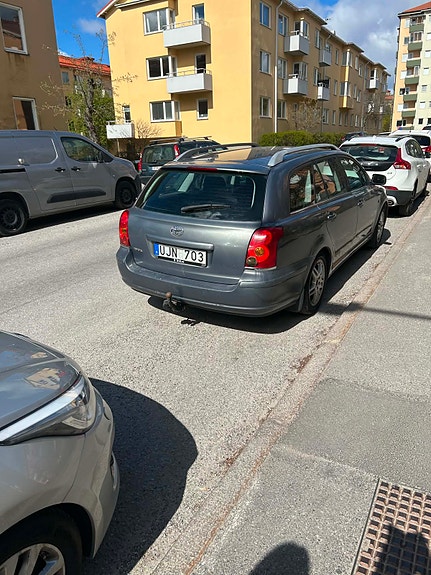 Toyota Avensis 2 of 2