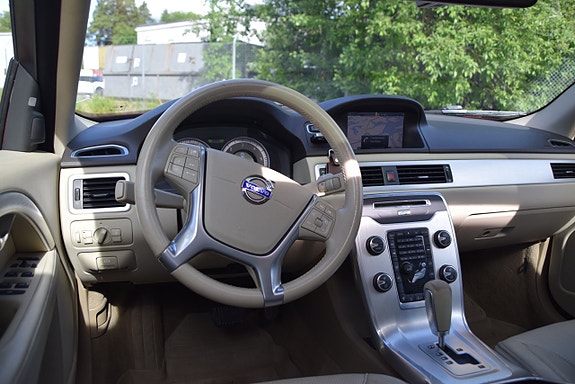Volvo S80 7 of 26
