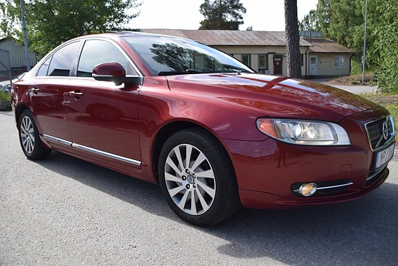 Volvo S80 3 of 5
