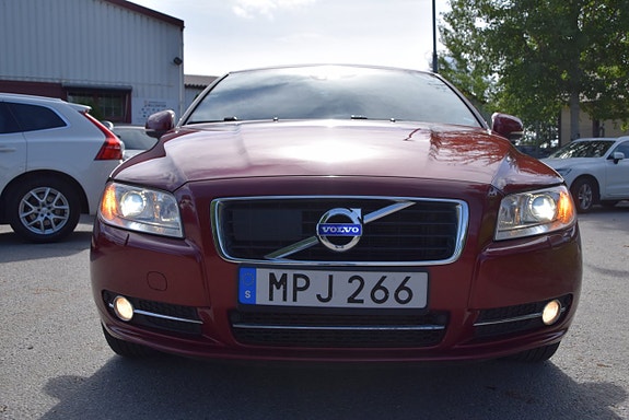 Volvo S80 2 of 5