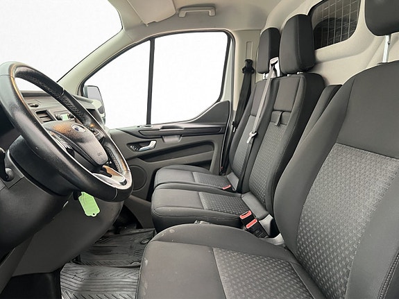 Ford Transit Custom 16 of 23
