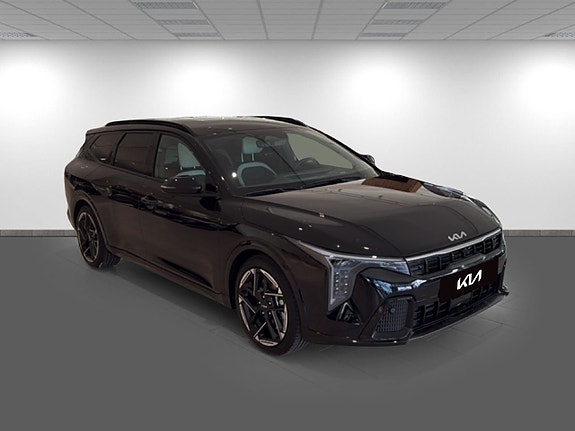 Kia K4 3 of 5