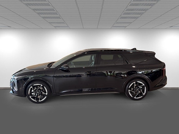 Kia K4 4 of 5
