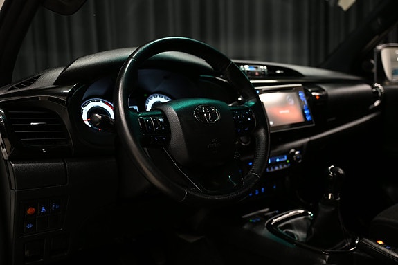 Toyota HiLux 20 of 30
