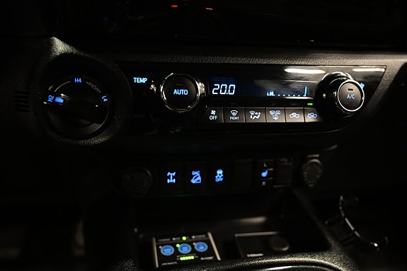 Toyota HiLux 29 of 30