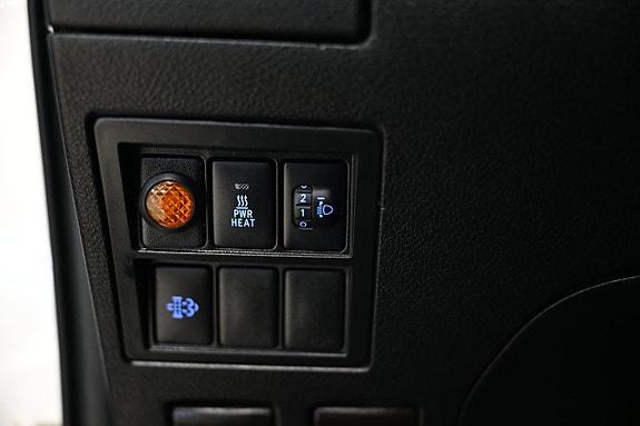 Toyota HiLux 22 of 30