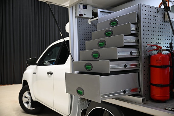 Toyota HiLux 9 of 30