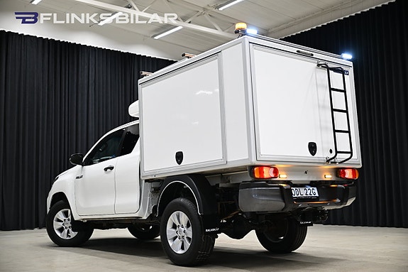 Toyota HiLux 8 of 30
