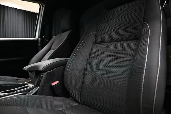 Toyota HiLux 27 of 30