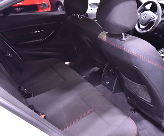 BMW 320d 14 of 14