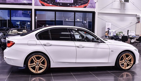 BMW 320d 4 of 5