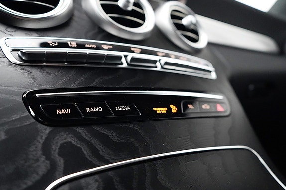 Mercedes-Benz C200 15 of 26