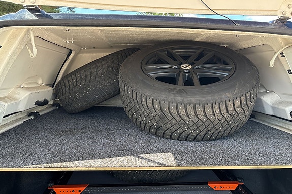 Volkswagen Amarok 8 of 12