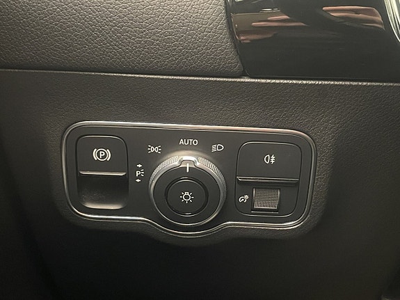 Mercedes-Benz B250 e 25 of 30