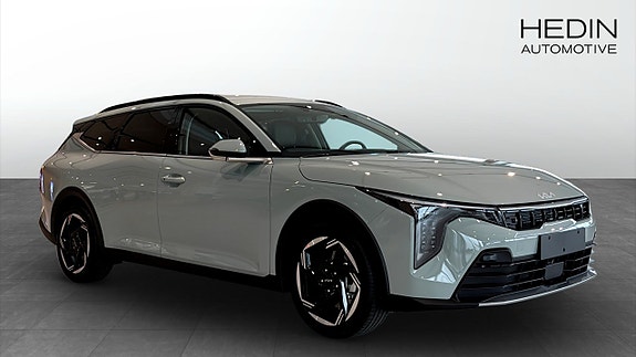 Kia K4 3 of 5
