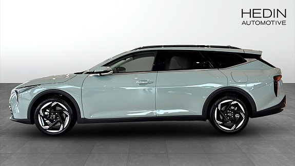 Kia K4 4 of 5