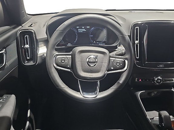 Volvo XC40 10 of 14