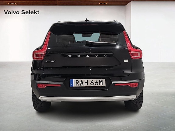 Volvo XC40 7 of 14