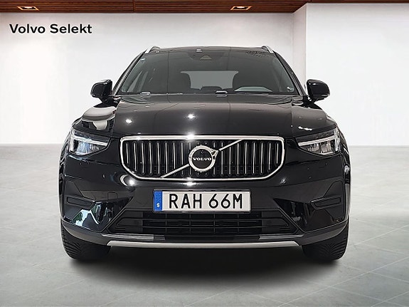 Volvo XC40 8 of 14