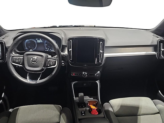 Volvo XC40 5 of 14