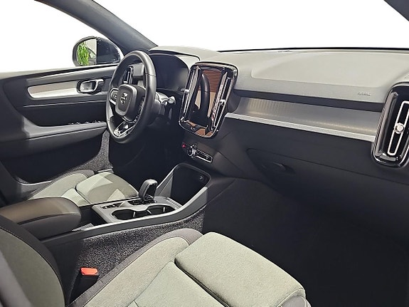 Volvo XC40 4 of 14