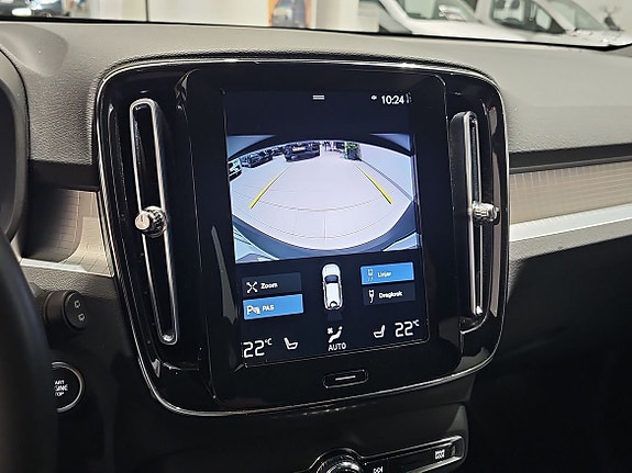 Volvo XC40 12 of 14