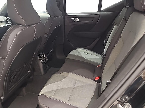 Volvo XC40 6 of 14