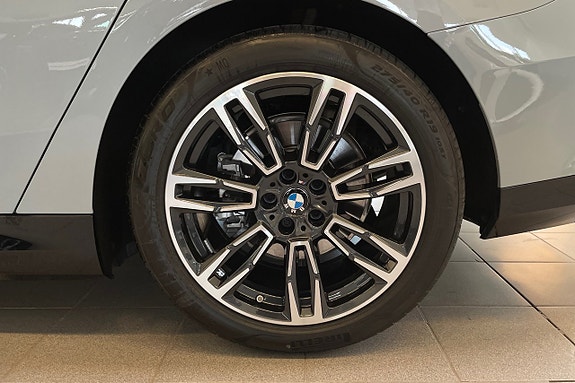 BMW 530e 14 of 19