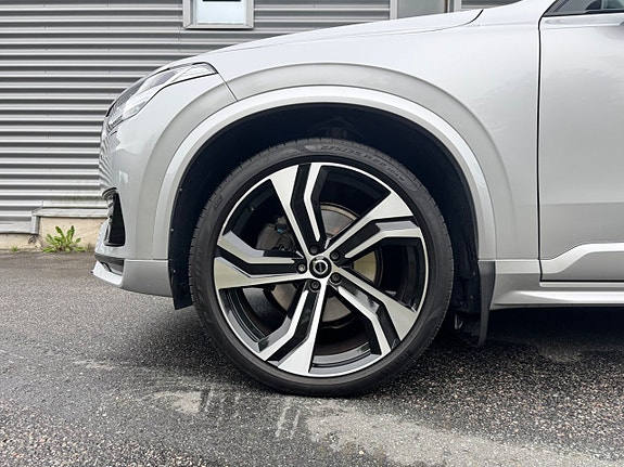 Volvo XC90 10 of 30