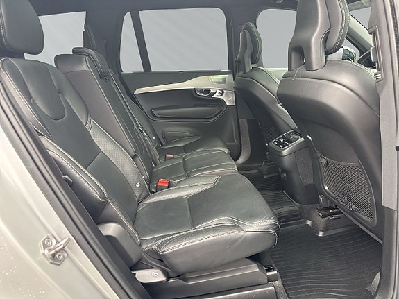 Volvo XC90 18 of 30