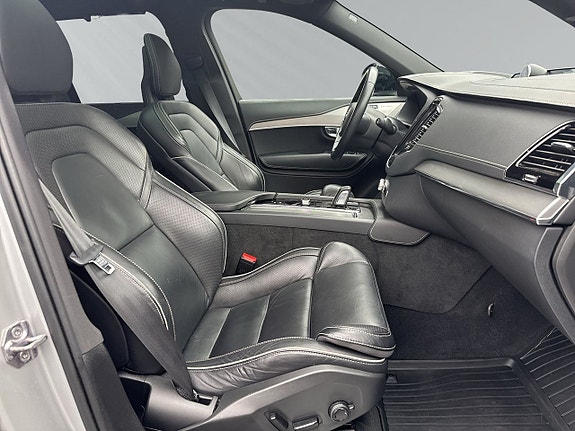 Volvo XC90 16 of 30