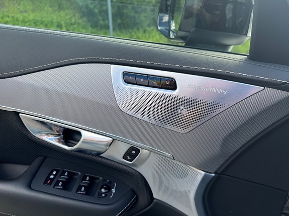 Volvo XC90 14 of 28