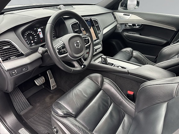 Volvo XC90 12 of 30