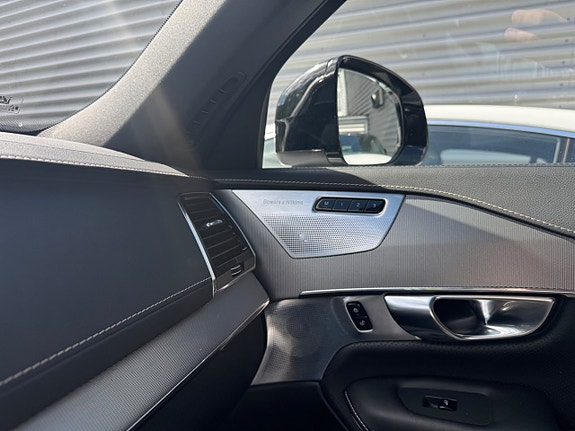 Volvo XC90 16 of 28