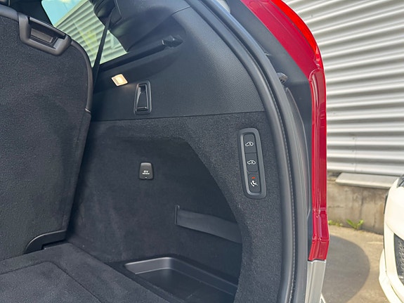 Volvo XC90 26 of 28