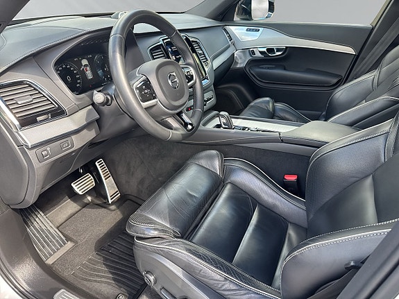 Volvo XC90 8 of 28