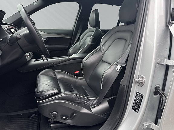 Volvo XC90 11 of 30